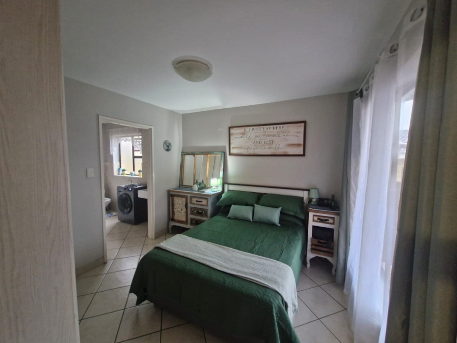 To Let 3 Bedroom Property for Rent in Wavecrest Eastern Cape